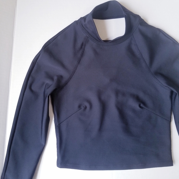 Alo Yoga | Black Crop Performance wears XS - Picture 7 of 13